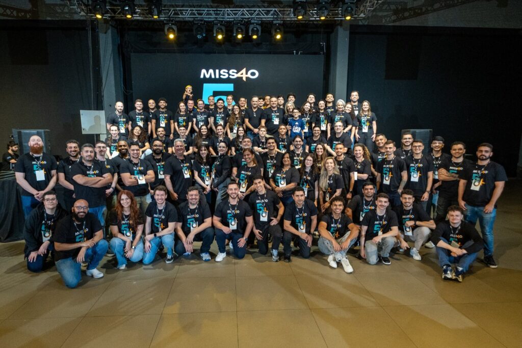 Time Join4 reunido no evento Missao 5+