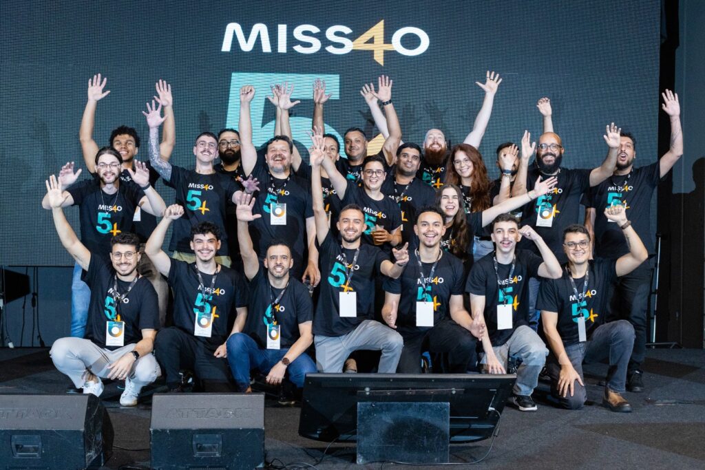 Equipe Join4 comemorando no Missao 5+